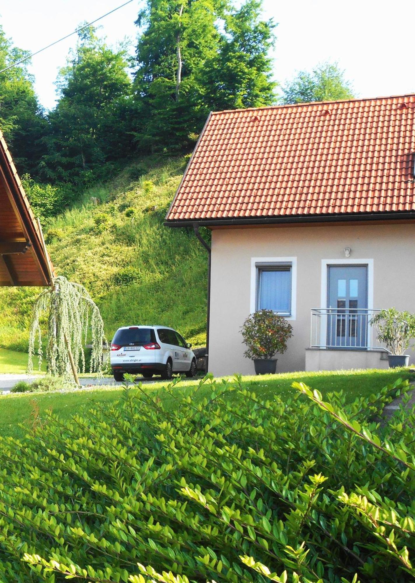 Ferienwohnungen Karin Am Seggauberg Leibnitz Exterior foto