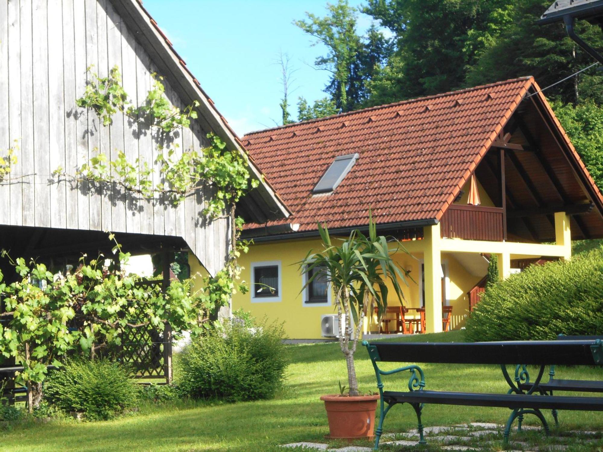 Ferienwohnungen Karin Am Seggauberg Leibnitz Exterior foto